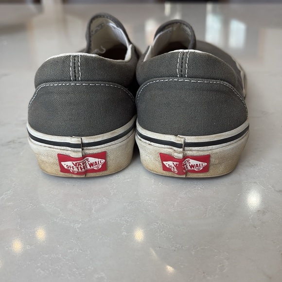 Slip on gray Vans sneakers - Picture 4 of 9